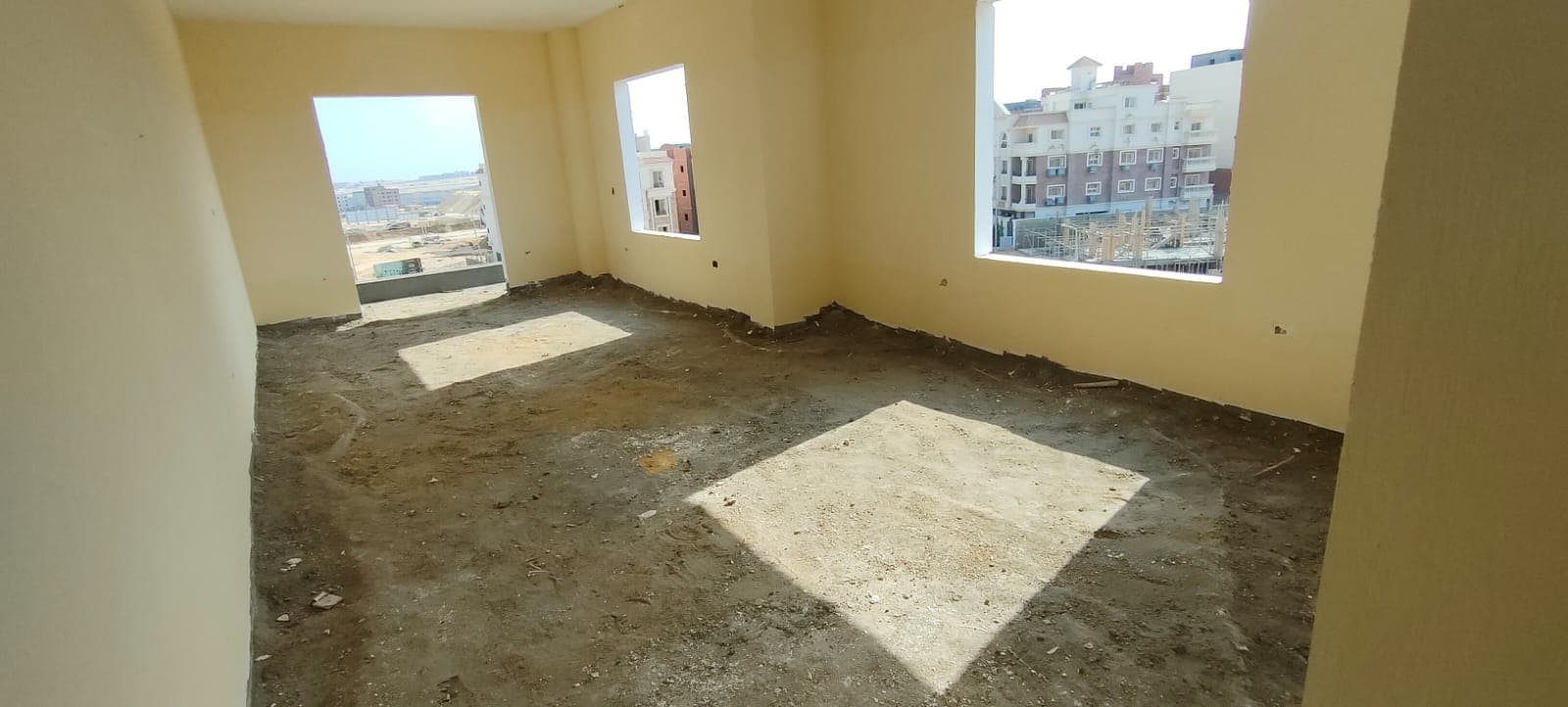 تاني نمرة من بن زايد - شقة 195 متر دور ثالث - فيو جاردن مباشر