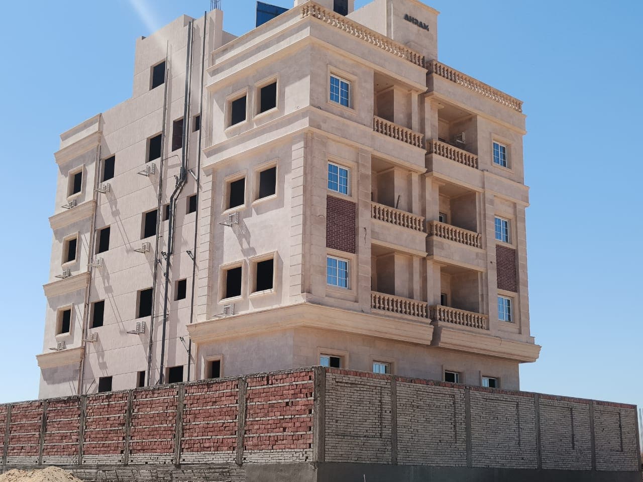 شقة ١٧٨ متر أرضي بجاردن ١٠٦ متر خالصه بالكامل ريسيل تسليم فوري للبيع