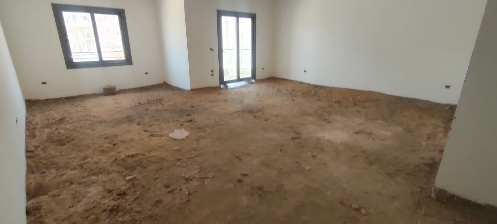 من المالك مباشرة ، شقة 245 دور أول متكرر في الحي الثامن بيت الوطن